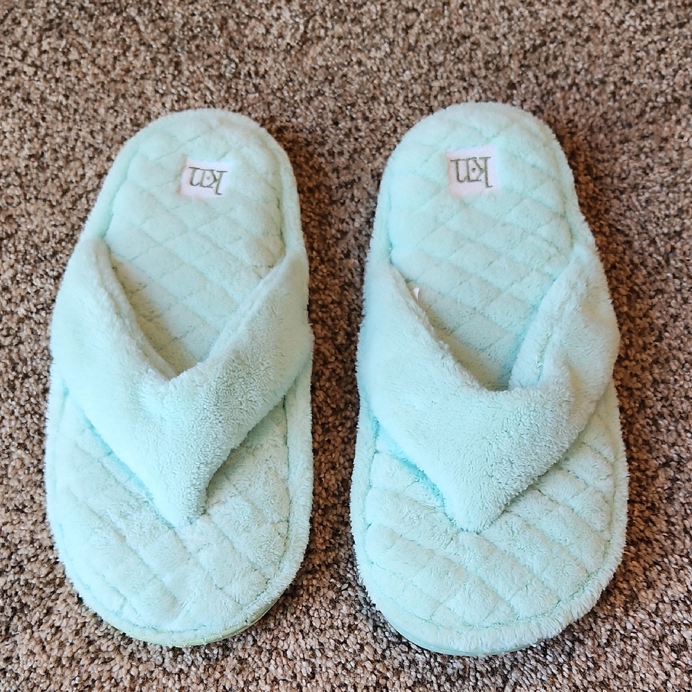KN | NWOT Cozy Mint Green Slippers